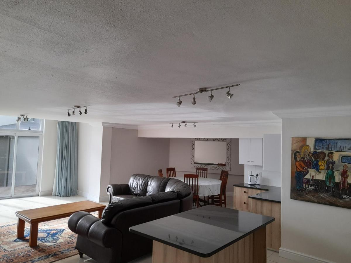 Beach Club Self Catering Apartments Mossel Bay Esterno foto