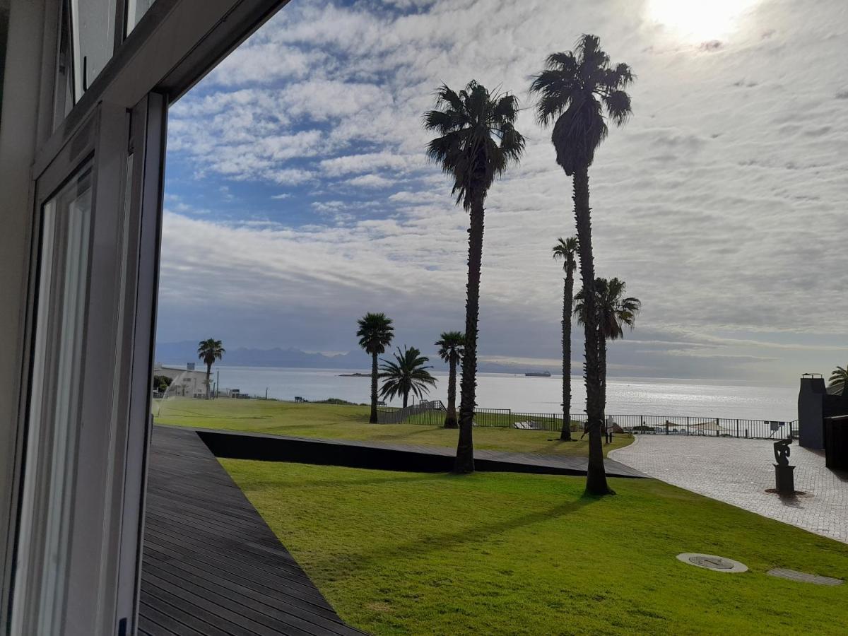 Beach Club Self Catering Apartments Mossel Bay Esterno foto