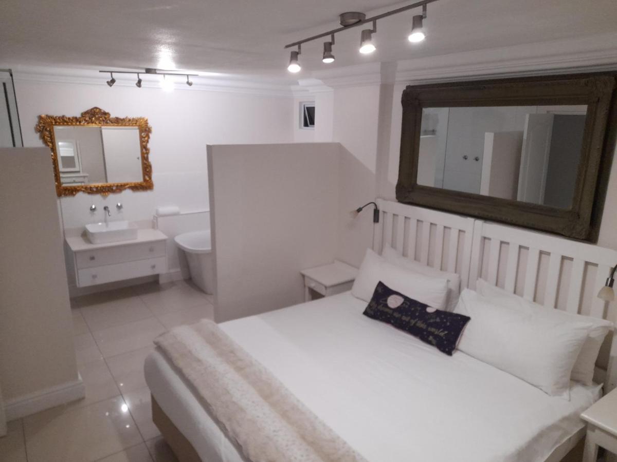 Beach Club Self Catering Apartments Mossel Bay Esterno foto
