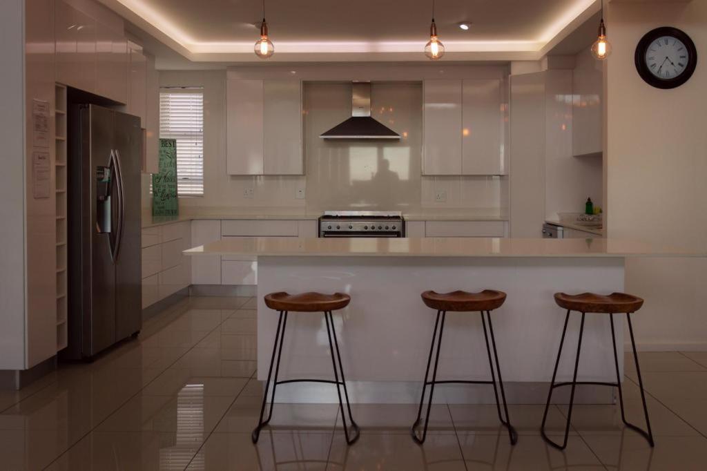 Beach Club Self Catering Apartments Mossel Bay Esterno foto