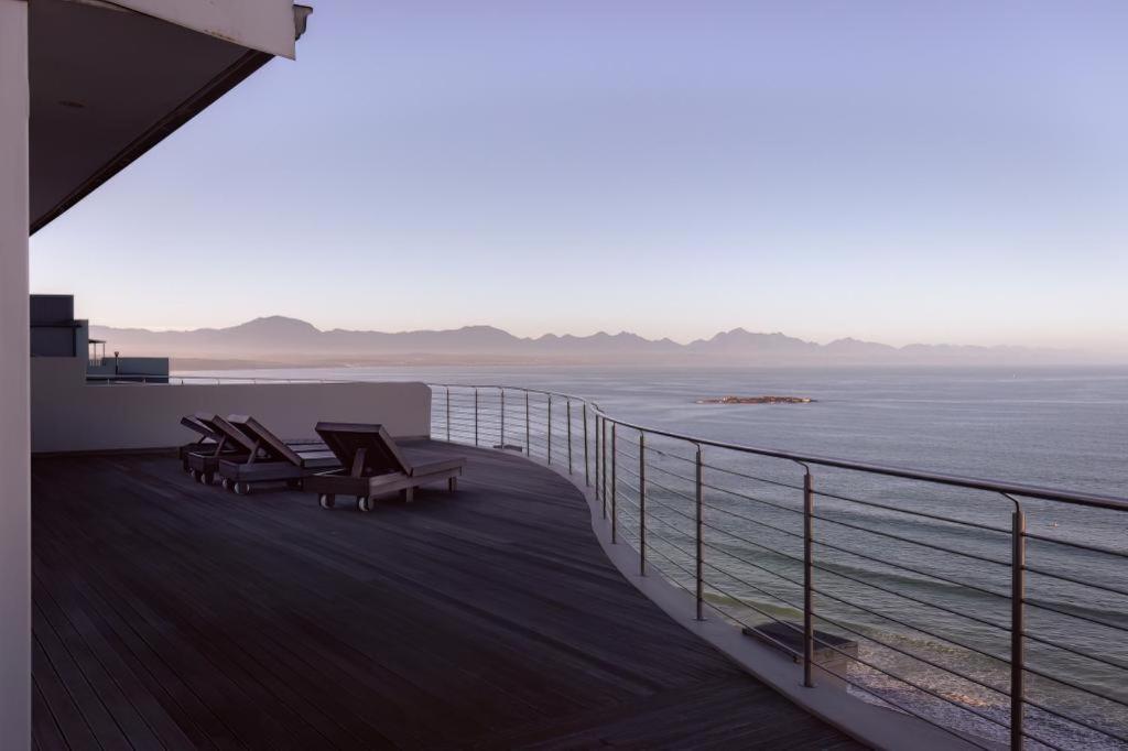 Beach Club Self Catering Apartments Mossel Bay Esterno foto