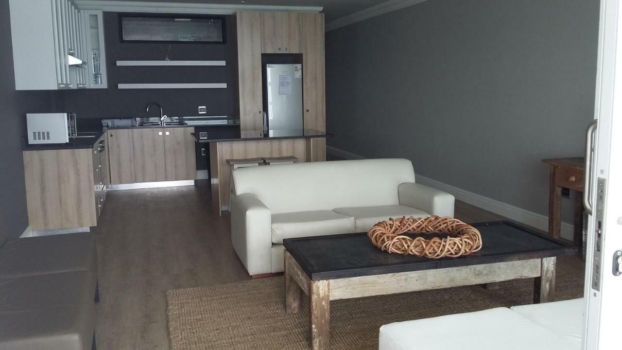 Beach Club Self Catering Apartments Mossel Bay Esterno foto