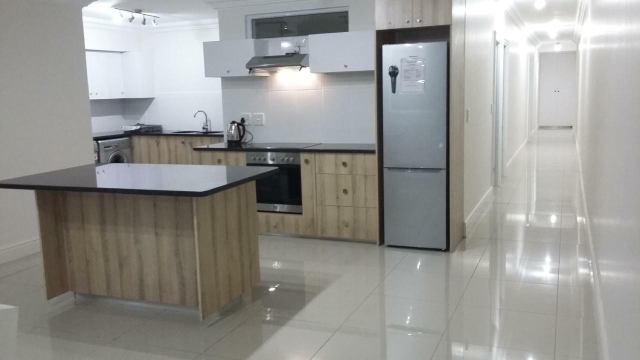 Beach Club Self Catering Apartments Mossel Bay Esterno foto